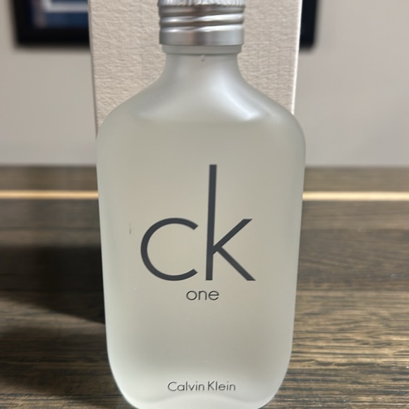 Calvin Klein One Unisex Cologne. 3.3 ounce - Picture 2 of 4